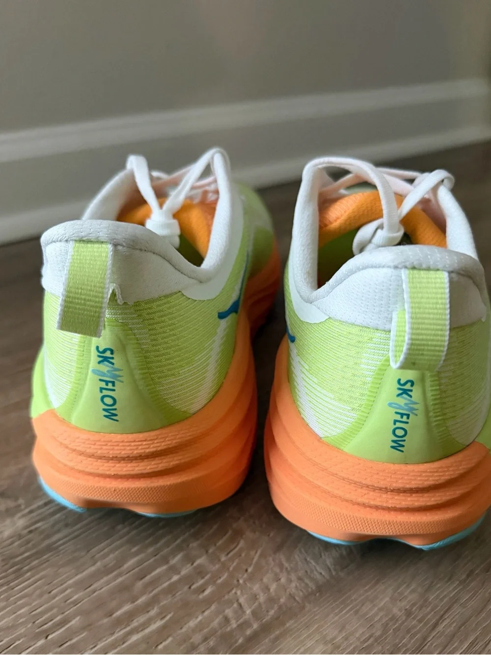 Hola Skyflow sneakers